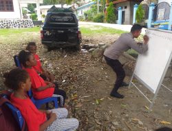 Satgas Binmas Noken Polresta Terus Semangat Mengajarkan Anak Didiknya Calistung