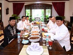 Hari Pertama Lebaran, Presiden Jokowi Silaturahmi dengan Menhan