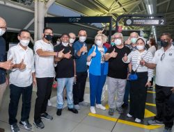 Menparekraf Ajak Duta Besar Negara Sahabat Walking Tour dan Naik Transportasi Umum MRT