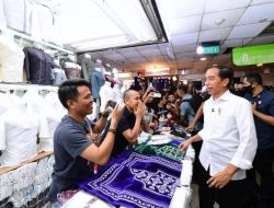 Presiden Jokowi Tinjau Aktivitas Perdagangan Pascalebaran di Jakarta