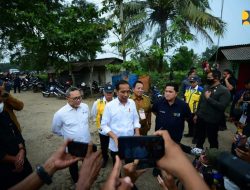 Dampingi Presiden Jokowi Tinjau Jalan Kota Gajah-Simpang Randu di Lampung Tengah, Menteri Basuki: Pekerjaan Perbaikan Segera Dimulai