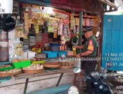Cek Ketersediaan Stok dan Harga Minyak Goreng, Babinsa Koramil 0808/01 Sukorejo Langsung Terjun ke Lapangan