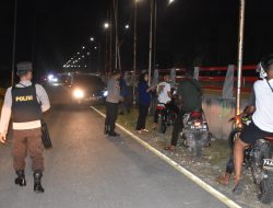 Jaga Kamtibmas Akhir Pekan, Patroli UKL Regu I Polresta Himbau Masyarakat di Jembatan Youtefa