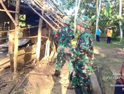 Bantu Atasi Kesulitan Rakyat, Babinsa Koramil Panggungrejo Bersama Warga Masyarakat Gelar Gotong Royong