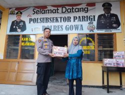 Kapolsubsektor Parigi Bagikan Bantuan Kepada Warga