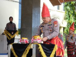 Polda Sulsel Gelar Tradisi Penyerahan Air Suci untuk Pencucian Pataka dalam Rangka HUT Bhayangkara ke-77
