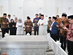 Hari Keempat Kunjungan Kerja di Uzbekistan, Wapres Ziarah di Makam Imam Al Maturidi