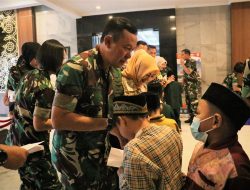 Pangkoopsud I Serahkan Santunan dan Bantuan Sosial kepada Anak Yatim dan Masyarakat