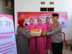 Kapolda Sulteng Serahkan Santunan kepada Ahli Waris Dua Anggota Polri Gugur dalam Tugas