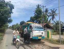 Bhabinkamtibmas dan Babinsa di Gowa Terus Imbau Sopir Truk Tetap Gunakan Penutup Terpal