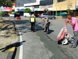 Sebuah Mobil Alami Tumpahan Oli, Polri Quick Respon