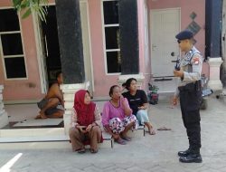 Jaga Kamtibmas Serta Dekatkan Diri ke Masyarakat, Kanit Samapta Polsek Pallangga Berpatroli Jalan Kaki