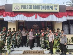 HUT Bhayangkara ke-77, Danramil bersama Anggota Datang ke Polsek Bontonompo