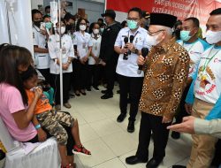 Kunjungi Institut Pertambangan Nemangkawi, Wapres Serahkan Bansos dan KUR Bagi Orang Asli Papua di Mimika