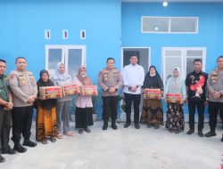 Rangkaian Hari Bhayangkara ke-77, Polda Sulsel Serahkan Bantuan Rumah Bagi Anggotanya