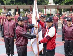 Sekjen Lepas Kontingen Kemendagri Ikuti Pornas XVI Korpri 2023 di Semarang