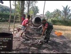 Peduli Pembangunan di Wilayah Binaannya, Babinsa Koramil Gandusari Gelar Gotong Royong Bersama Warga