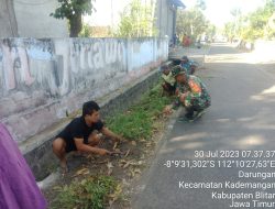Peduli Kebersihan Lingkungan, Babinsa Koramil Kademangan Ajak Warga Masyarakat Kerja Bakti Bersama