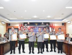 Kapolda Sulteng Serahkan Penghargaan untk 5 Kapolres Berprestasi