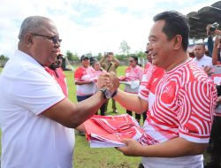 Sambut HUT ke-78 RI, Kemendagri Lakukan Gerakan Pembagian 10 Juta Bendera di Kota Sorong