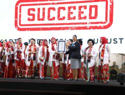 Berhasil Pecahkan Rekor Dunia, Pergelaran Angklung Kolosal OASE KIM Dorong UMKM dalam Pemulihan Ekonomi Pasca-Pandemi