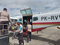 Polri Gunakan Pesawat Carter untuk Distribusi Bansos di Wilayah Terdampak Bencana Puncak, 3 Kali Pengiriman Dilakukan