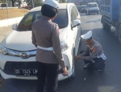 Parkir Kendaraan Sembarangan, Satlantas Polres Gowa Tegur Pengemudi