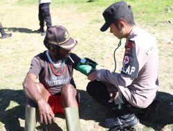 Tim Kesehatan Polri Edukasi Pencegahan Sakit Myalgia Bagi Warga Kabupaten Puncak