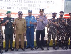 HUT RI Ke-78 “Wakapolresta Hadiri Pembentangan Bendera Merah Putih di Jembatan Youtefa”