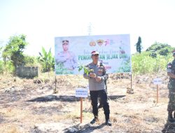 Kapolresta Pimpin Penanaman Pohon Serentak Bersama Forkopimda dan Tomas
