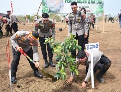 Polri Lestarikan Negeri Penghijauan Sejak Dini, Polda Sulteng Tanam 19.320 Pohon