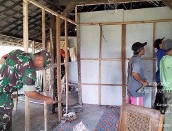 Kompak, Babinsa Koramil Bakung dan Warga Masyarakat Gelar Gotong Royong Bersama