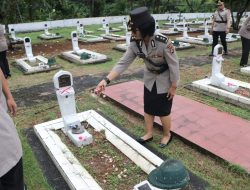 Sambut HUT Polwan ke-75, Wakapolda Papua Pimpin Upacara Ziarah di Taman Makan Pahlawan