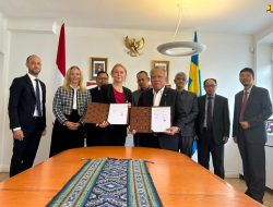 Menteri Basuki Menandatangani Kerja Sama Indonesia-Swedia dalam Pengolahan Sampah ke Energi Terbarukan di Indonesia