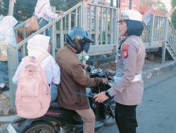 Agar Nyaman Berkendara, Kasat Lantas Polres Gowa Bersama Personelnya Beri Himbauan ke Pengendara