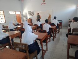 Berikan Wawasan Kebangsaan, Anggota Koramil Garum Laksanakan Kegiatan Babinsa Masuk Sekolah