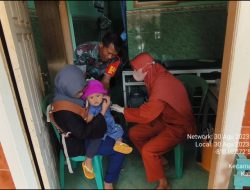 Peduli Kesehatan Anak, Babinsa Koramil Ponggok Dampingi Kegiatan Posyandu Balita