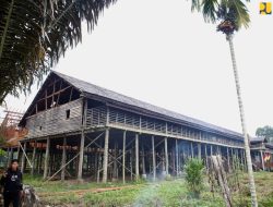 Menteri Basuki Tinjau Renovasi Rumah Adat Betang Lunsa Hilir Kalimantan Barat, Targetkan Rampung di November 2023