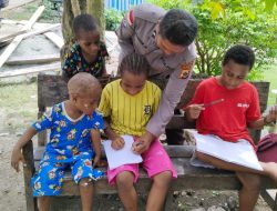 Semangat Leisa dan Iren Belajar Literasi Melalui Polisi Pi Ajar di Jayapura
