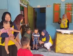 Dukung Program Pemerintah, Babinsa Koramil Talun Dampingi Kegiatan Posyandu Balita di Wilayah Binaannya