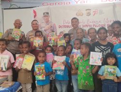 Peduli Budaya Literasi, Polda Papua Distribusi Ratusan Buku di Panti Asuhan Koya Timur