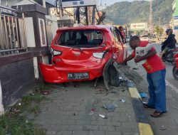 Dipengaruhi Miras, Seorang Pengendara Tabrak Mobil Dan Merugi Puluhan Juta