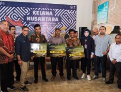 Menparekraf Serahkan Bantuan DPUP Kepada Tiga Desa Wisata di Sumbar