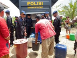 Brimob Batalyon A Pelopor Salurkan Air Bersih Bagi Masyarakat Bolupountu