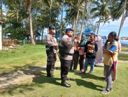 Sat Polair Berikan Edukasi Serta Himbauan Kamtibmas Kepada Warga Pesisir Pantai Holtekamp