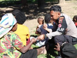 Tim Kesehatan Polri Berjuang Obati Penderita Sakit di Pedalaman Papua Tengah