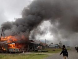 Keji!! KKB bakar Kios di Pasar Yapimakot