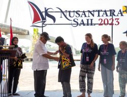 Menteri Basuki Sambut Para Pelayar Peserta Nusantara Sail 2023 di Jembatan Pulau Balang IKN