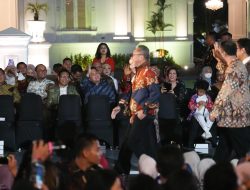 Hari Batik Nasional: Kementerian BUMN Mempersembahkan Istana Berbatik