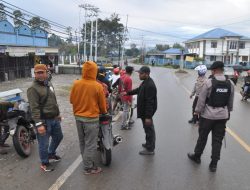 Polres Jayawijaya Gelar Razia di Jam Kota Hom-Hom, Sajam dan Minuman Keras Kembali Disita